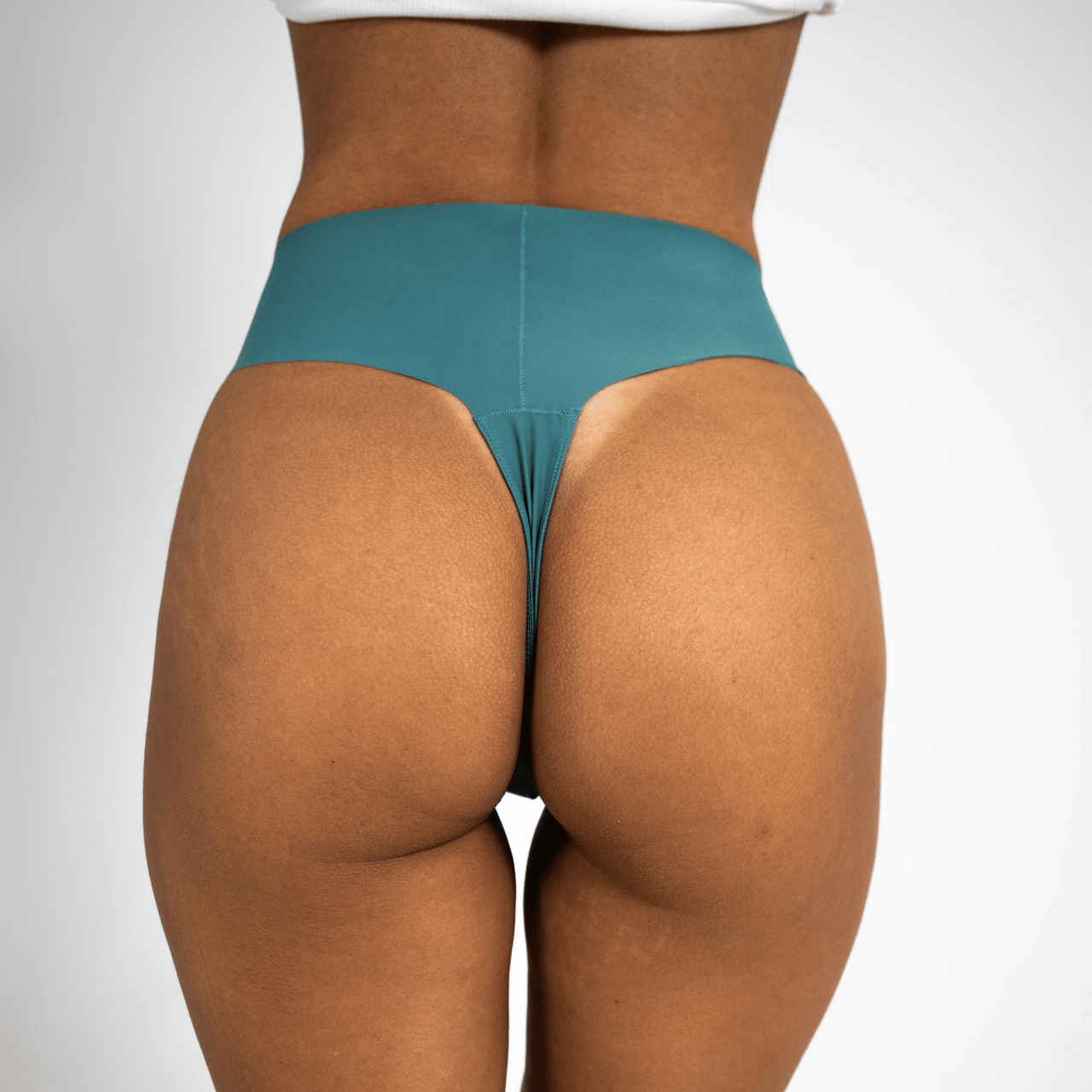 Sømløs Komfort String | Sig farvel til synlige linjer – oplev komfort og selvsikkerhed med vores usynlige camel toe string.