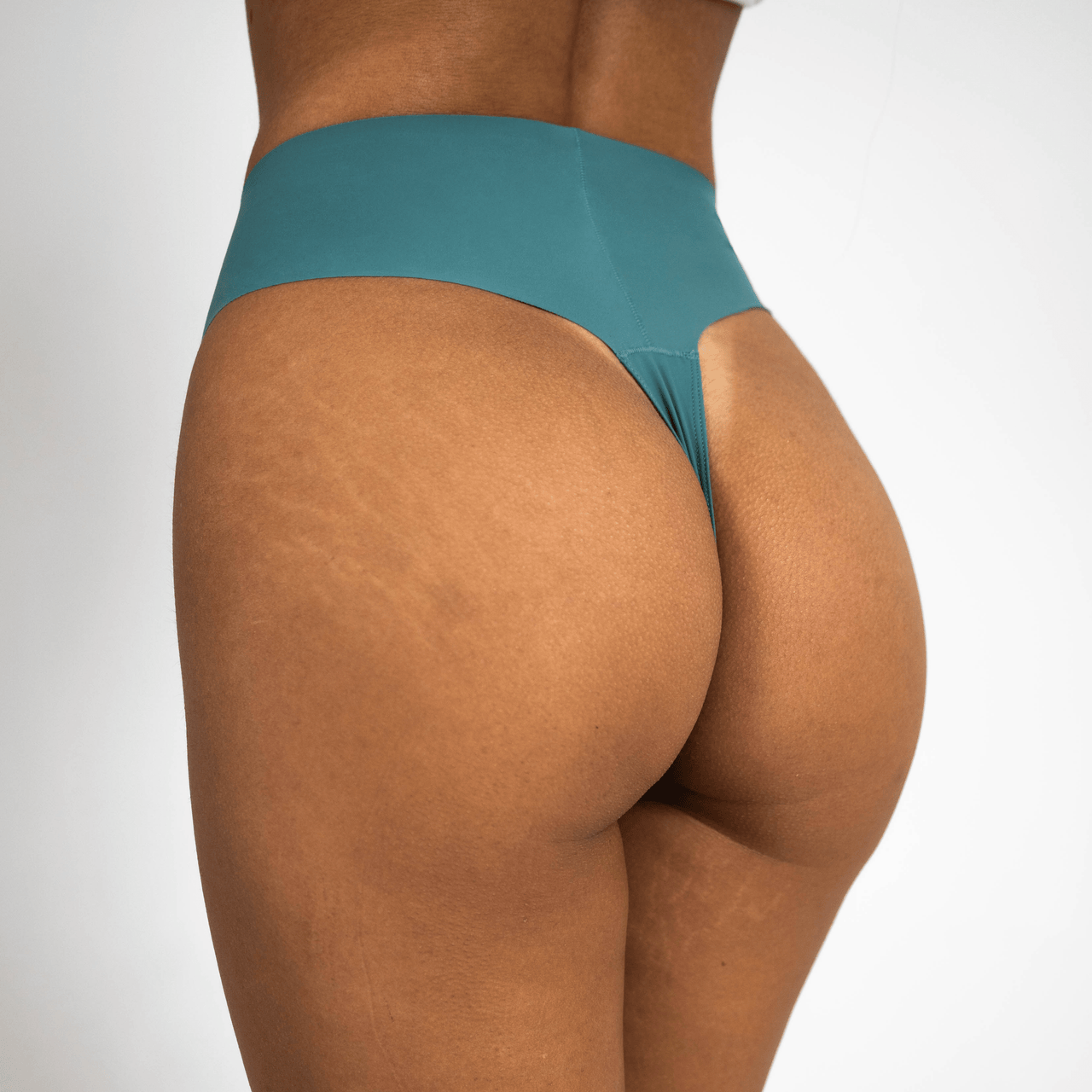 Sømløs Komfort String | Sig farvel til synlige linjer – oplev komfort og selvsikkerhed med vores usynlige camel toe string.