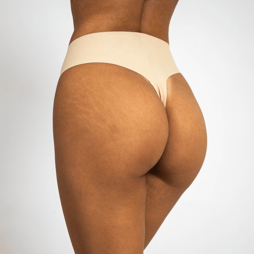 Sømløs Komfort String | Sig farvel til synlige linjer – oplev komfort og selvsikkerhed med vores usynlige camel toe string.