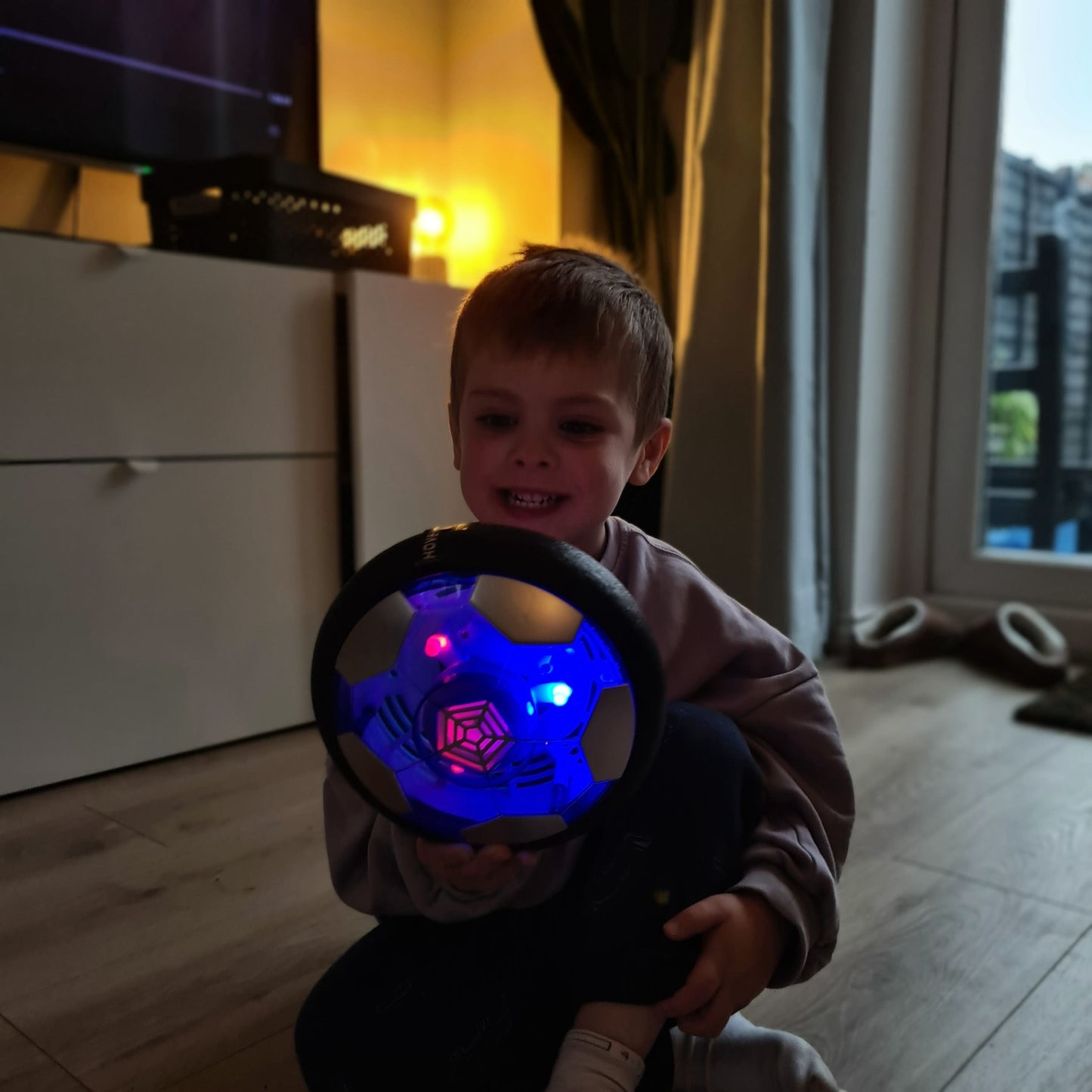 AirPlay™ - Svævende Fodbold med LED-lys